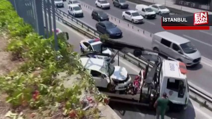 Zeytinburnu'nda feci kaza: Araç demir korkulukları aşıp yan yola düştü