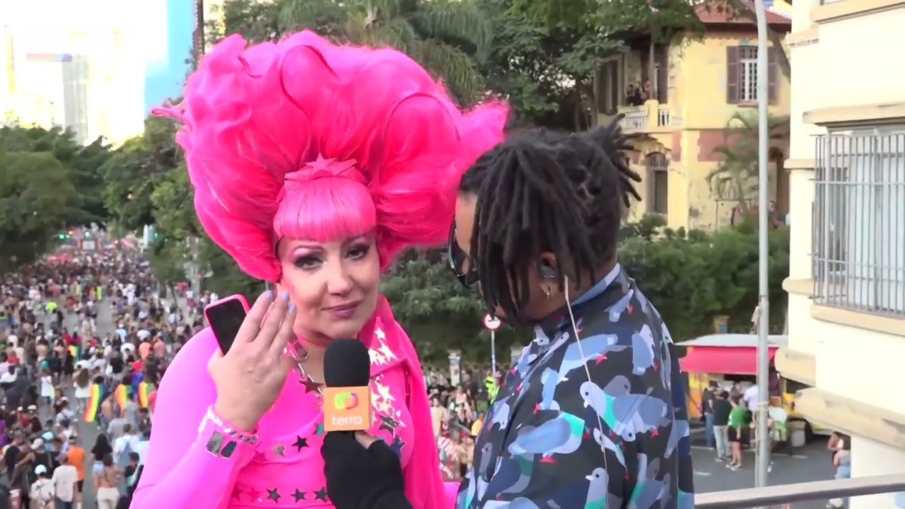 "Cada dia é um obstáculo novo e para a gente voar, precisamos de asas", diz Paulette Pink