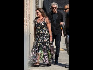 Pierce Brosnan a l'air "amoureux" lors d'un rendez-vous avec sa femme - Elle l'a "sauvé" après la