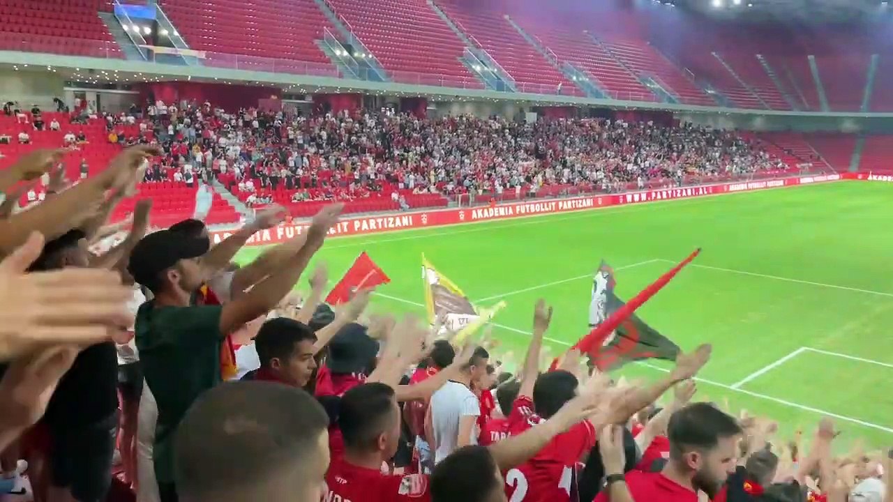 Spektakli i tifozeve ne ndeshjen Partizani-Bate Borisov, shikoni cfare ndodhi ne "Air Albania"