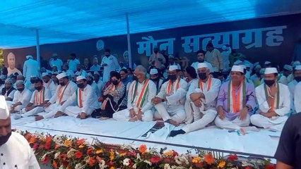 राजधानी के गांधी मैदान पर प्रदेश कांग्रेस कमिटी ने मौन सत्याग्रह किया