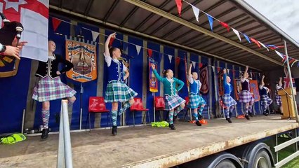 Loughbrickland Twelfth highland dancers