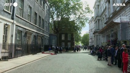 Londra, il gatto Larry "attende" Biden sul tappeto rosso di Downing Street