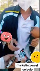 Escolar vende golosinas de manera ingeniosa en colegio