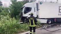 Mediglia, auto si schianta contro un tir e finisce nel fossato: muore un 65enne