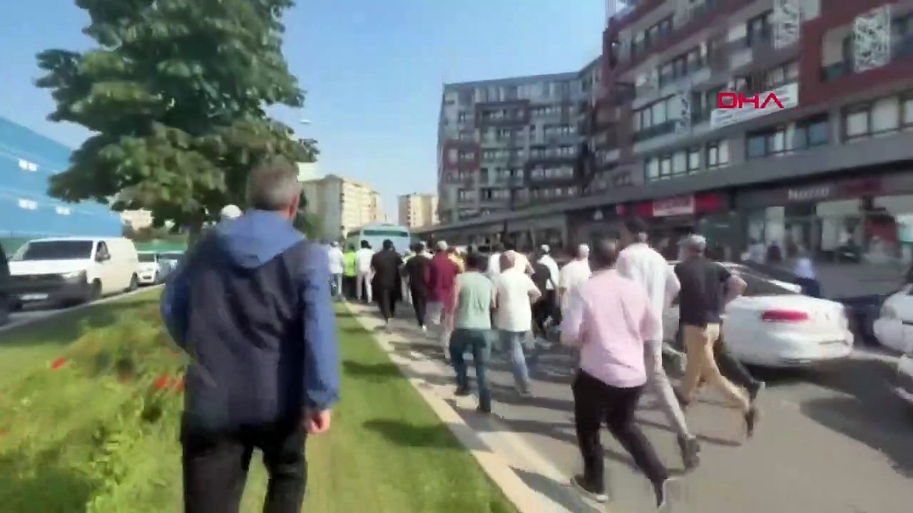 Une bousculade s'est produite lors des funérailles de Sayyid Abdulbaki Al-Huseyni, le chef de la communauté Menzil