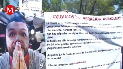 En CdMx, protestan frente a FGR, piden liberación de implicado en caso Norberto Ronquillo