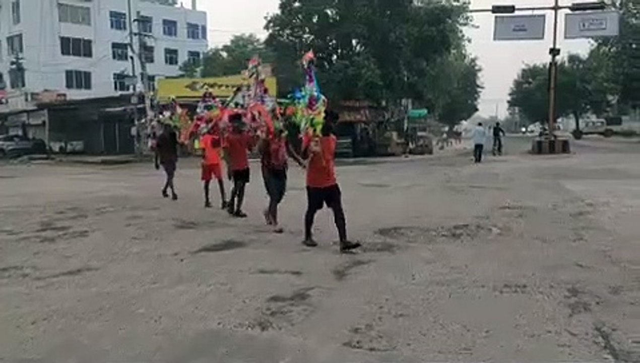 भोले रे तेरी बम-बम भोले के जयकारे के साथ आने लगे कावड़िये,देखे वीडियो