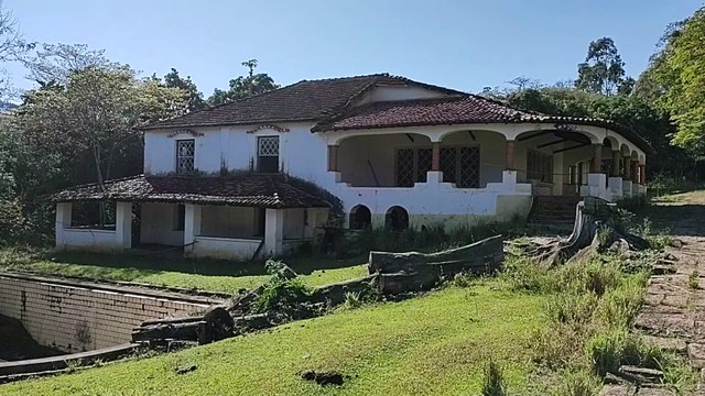 O IMENSO CASARÃO ABANDONADO, com piscina e porão