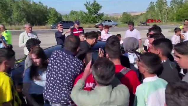 Accueil enthousiaste du joueur de football national Hakan Çalhanoğlu à Bayburt