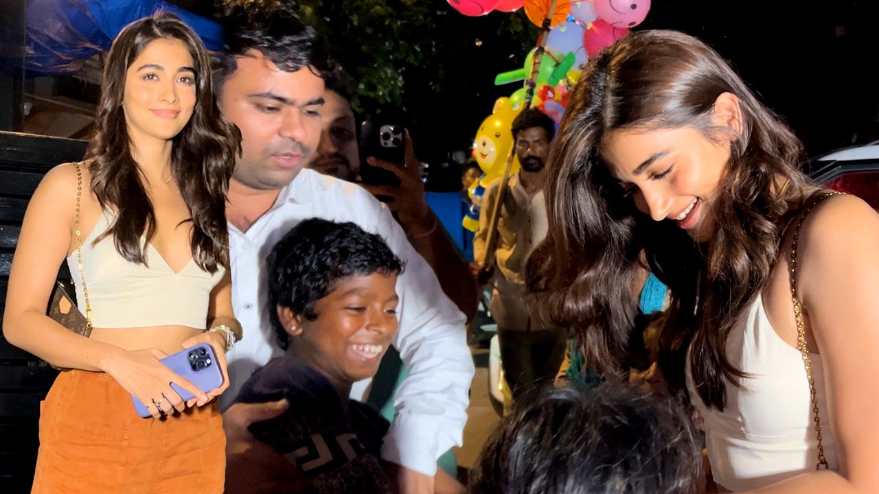 Pooja Hegde Mobbed By Street Kids In Bandra