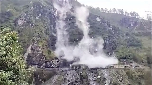 tones rain down on Badrinath Highway during the landslide in Joshimath | News | Travel | AeronFly | Make Your Safar Suhana