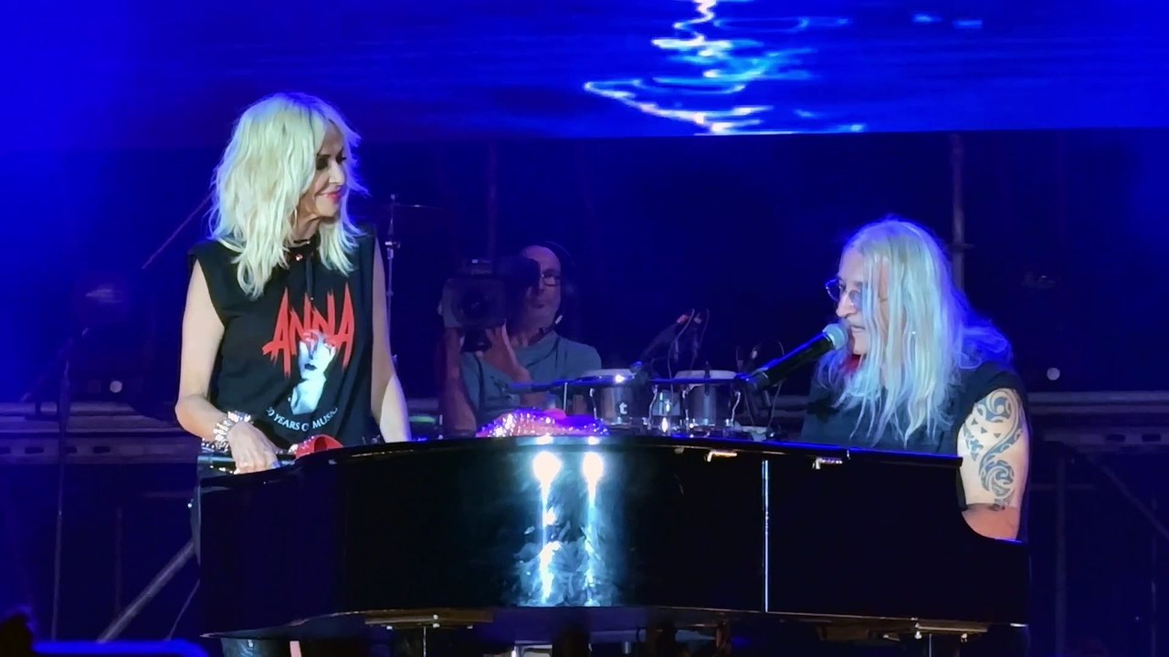 Άννα Βίσση: Με τον Νίκο Καρβέλα στη συναυλία της