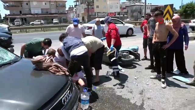 Motosiklet otomobile adeta ok gibi saplandı... O anlar kamerada