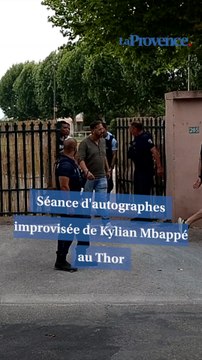 Vaucluse : Séance d'autographes improvisée de Kylian Mbappé au Thor
