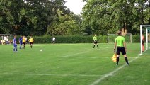 Elfmeter von Milo Apel (SV Groß Ellershausen/Hetjershausen) gegen die U19 des 1. SC Göttingen 05