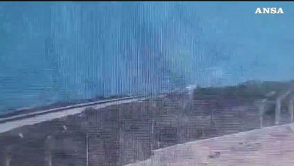 Aereo esce di pista durante l'atterraggio, l'incidente all'aeroporto di Mogadiscio