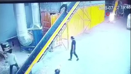 Kereste fabrikasında patlama, işçiler ölümden döndü: O anlar kameraya yansıdı