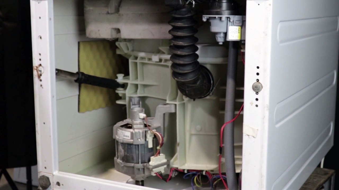 Comment remplacer les amortisseurs de mon lave-linge ?