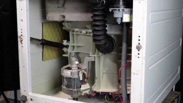 Comment remplacer les amortisseurs de mon lave-linge ?