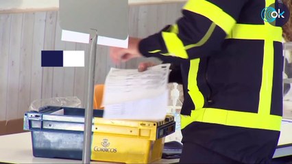 Las papeletas del 23J se retrasan aún más porque los carteros no tienen ni casco para repartirlas en moto