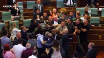 Kosova Meclisi'nde iktidar ve muhalefet arasında kavga çıktı! Ortalık böyle karıştı