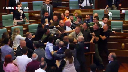 Kosova Meclisi'nde iktidar ve muhalefet arasında kavga çıktı! Ortalık böyle karıştı