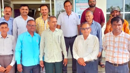 कॉलोनी में स्ट्रीट लाइटें बंद रहने व गंदगी को लेकर प्रशासन को सौंपा ज्ञापन