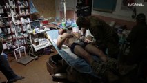 شاهد: مستشفى ميداني يعالج جرحى الجيش الأوكراني في باخموت