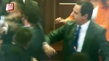Kosova Parlamentosu’nda yumruklu kavga
