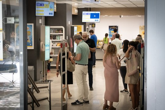 Correos abrirá el fin de semana sus oficinas para facilitar el voto por correo
