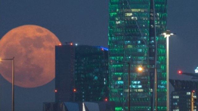 Riyadh's night sky revels in lunar majesty as Supermoon takes center stage