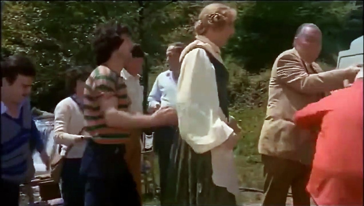 Pippo Franco - Un'ora di pausa...allora si mangia - scene comiche da ridere film cult Zucchero miele e peperoncino 1980