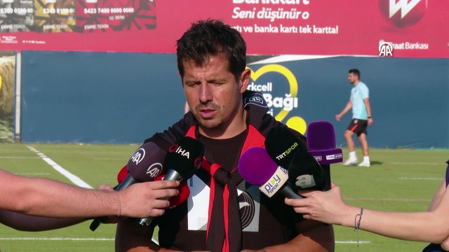 İSTANBUL - Başakşehir Teknik Direktörü Emre Belözoğlu, 4 transfer yapacaklarını açıkladı