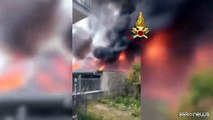Incendio in uno stabilimento conserviero di Sant'Antonio Abate (Na)