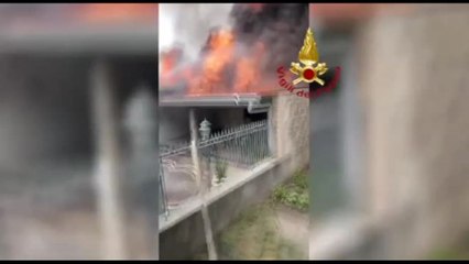 Incendio in uno stabilimento conserviero di Sant'Antonio Abate (Na)