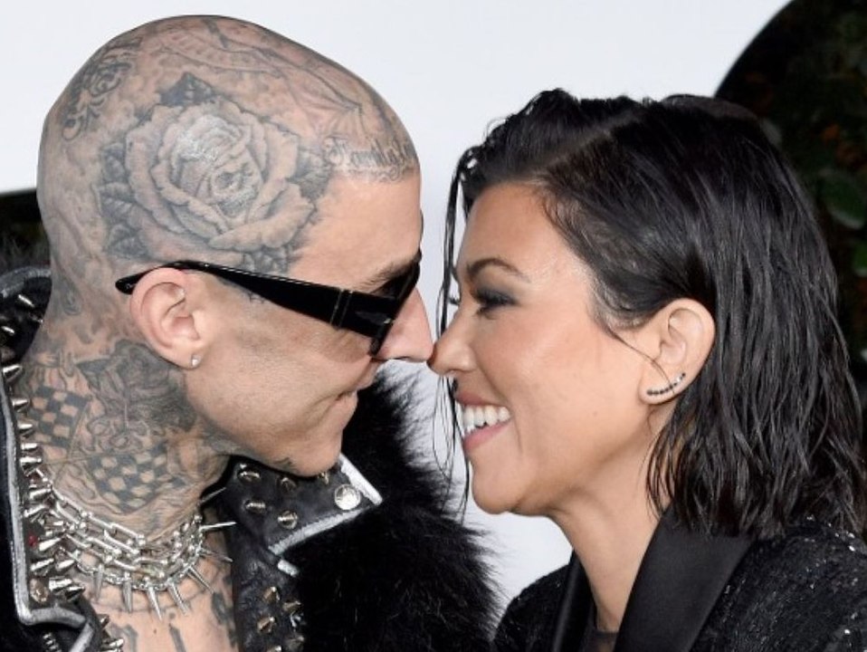 Absturz vor 15 Jahren: Travis Barker kann wieder fliegen