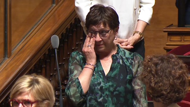 Hommage de Gérard Larcher : les larmes de la sénatrice PCF Éliane Assassi