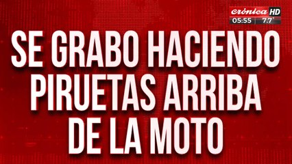 Hacía piruetas con la moto, la chocaron y ahora pelea por su vida