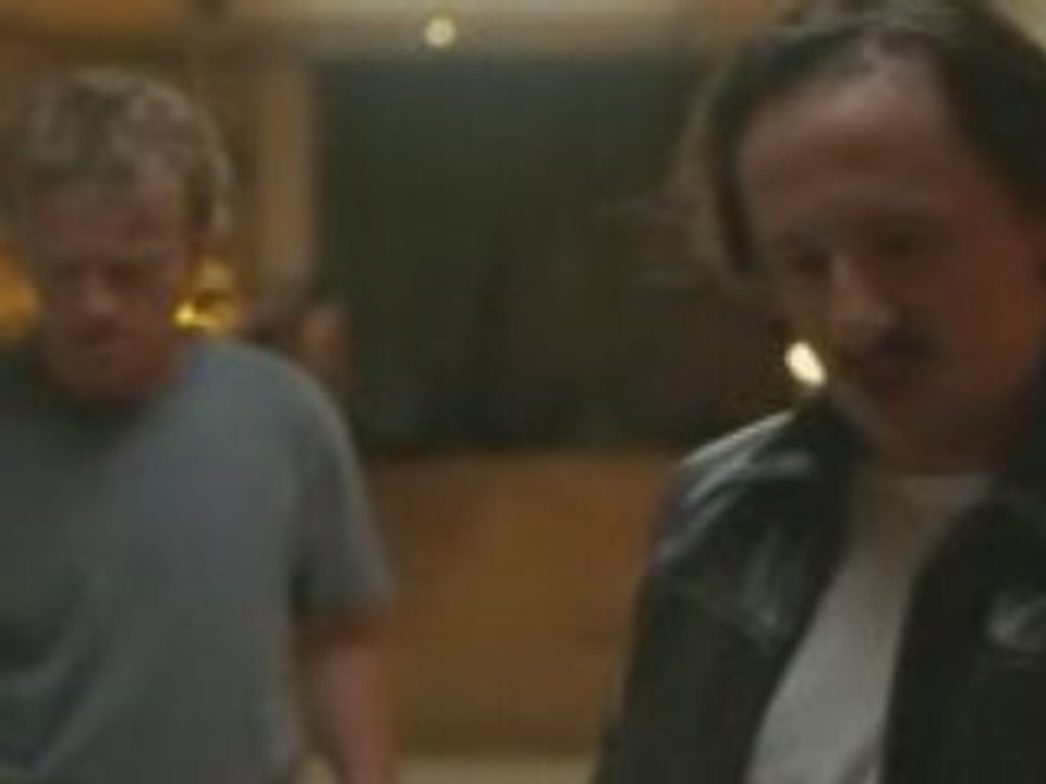 Replik Bercée trop près du mur (Dikkenek)