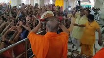 मंदिरों में दर्शनों के भक्तों का तांता, दान कर कमाया पुण्य