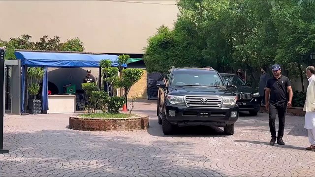 چیئرمین عمران خان لاہور ہائیکورٹ میں پیشی کیلئے روانہ