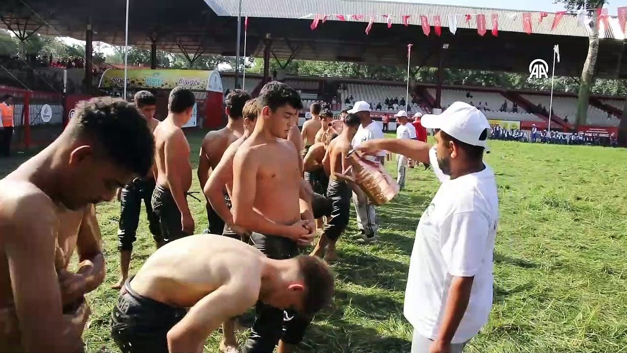 EDİRNE - 662. Tarihi Kırkpınar Yağlı Güreşleri'nde ikinci gün müsabakaları başladı