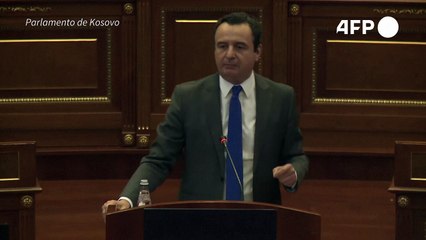 Pelea a golpes en el parlamento de Kosovo