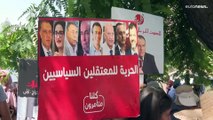 متظاهرون في تونس يطالبون بإطلاق سراح معتقلين سياسيين