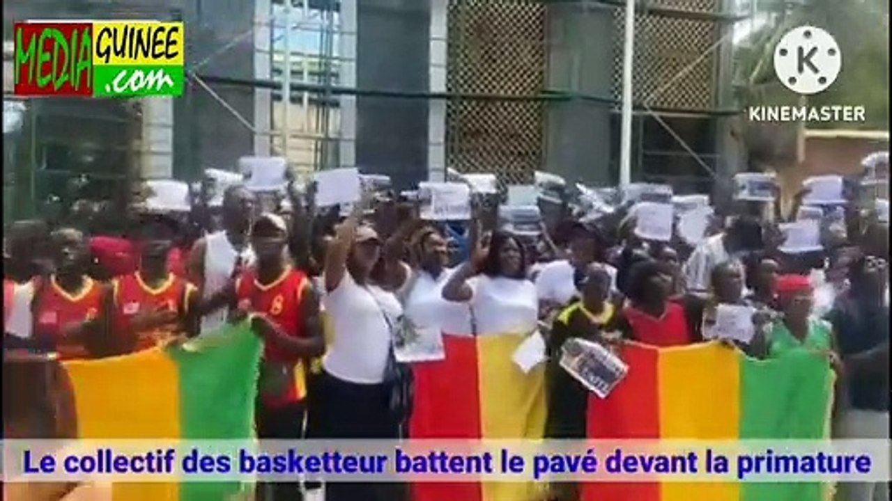 SPORT : Le sit-in du collectif des basketeurs devant la primature...