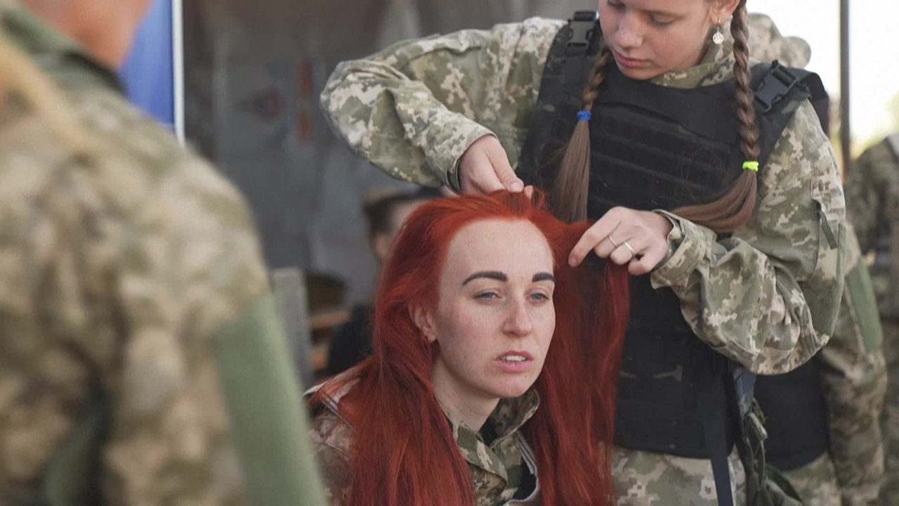 Ukraine: le combat des femmes soldats pour des uniformes qui leur vont