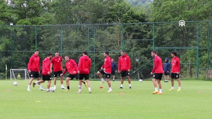 BOLU - Pendikspor yeni sezon hazırlıklarını sağanak altında sürdürdü
