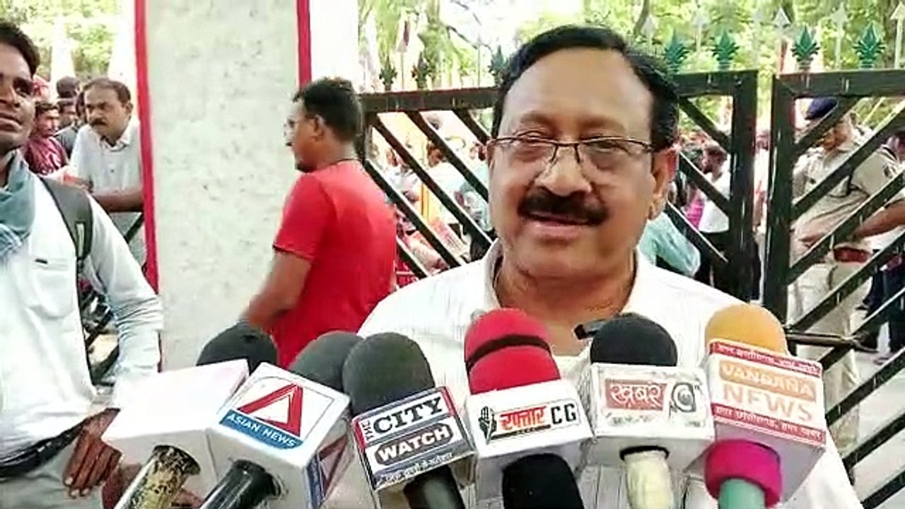 शासकीय कार्य में बाधा का अपराध दर्ज करने के विर...