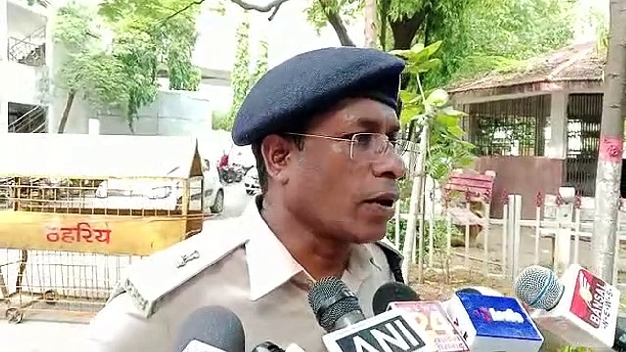 शासकीय कार्य में बाधा का अपराध दर्ज करने के विर...
